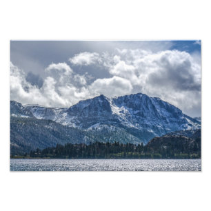 June Lake und Carson Peak mit aufziehendem Sturm Fotodruck