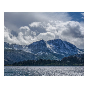 June Lake und Carson Peak mit aufziehendem Sturm Poster
