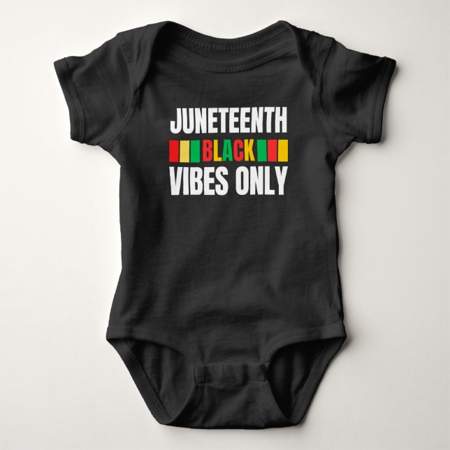 Juneteenth Black Vibes Only Melanin Sista Bruh Baby Strampler (Vorderseite)