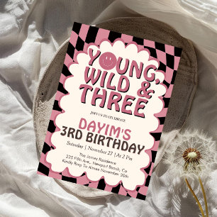 Jung, Wild & Drei Rosa Retro Mädchen 3. Geburtstag Einladung