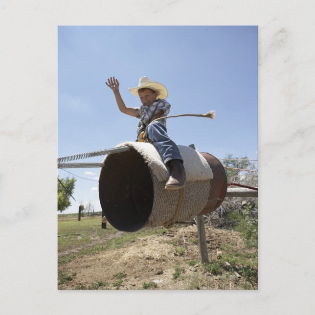 Junge (8-10) reitet auf einem Reitschiff Postkarte (Vorderseite)