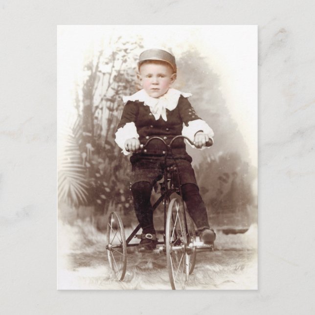 Junge auf Dreirad Postkarte (Vorderseite)