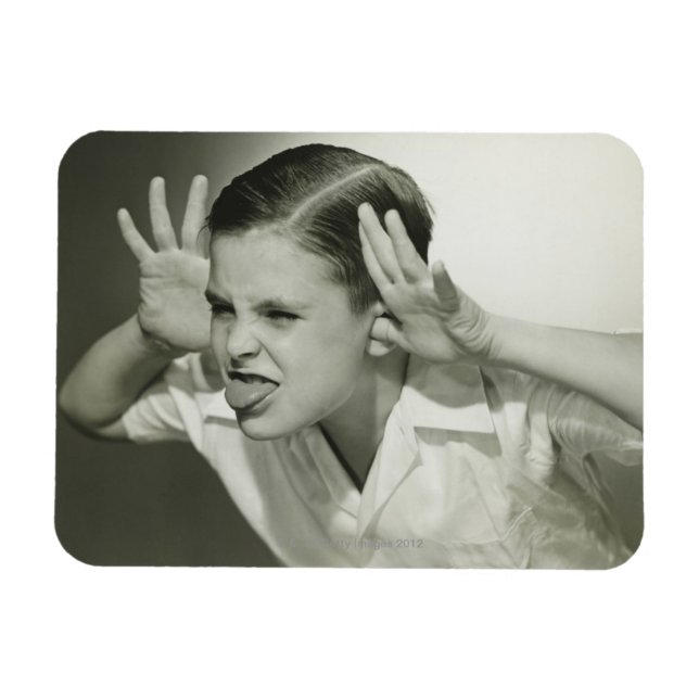 Junge, der sich ins Gesicht stellt Magnet (Horizontal)