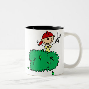 Junge, der Yardwork-Tasse tut Zweifarbige Tasse