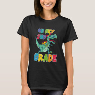 Junge, die das zweite Schuljahr für den Unterricht T-Shirt