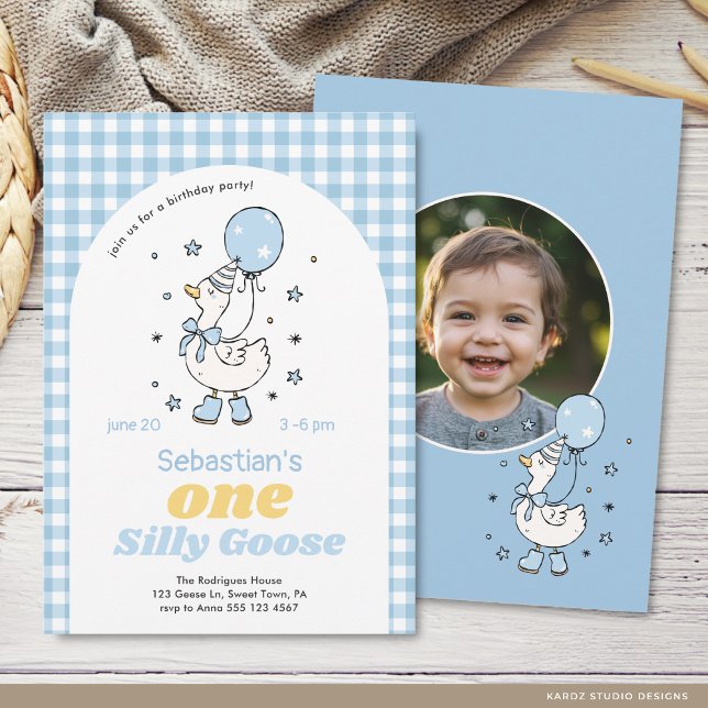 Junge Eine Dumme Gans 1. Geburtstag Einladung (The front and back of the invitation are shown in a 5x7-inch size. Choose size, paper, and corner.)