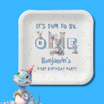 Junge erste Geburtstag Fun One Dinosaurier Pappteller<br><div class="desc">Feiern Sie Ihre "Benjamin's" verwandeln sich mit dieser lustigen Dinosaurier-thematischen Geburtstagszeitung. Es macht Spaß,  eins zu werden und den Anlass mit Familie und Freunden zu teilen. Alle Designfragen senden Sie uns einfach einen Chat oder eine E-Mail an charmdesignstudio@rcn.com und wir freuen uns,  Ihnen behilflich zu sein.</div>