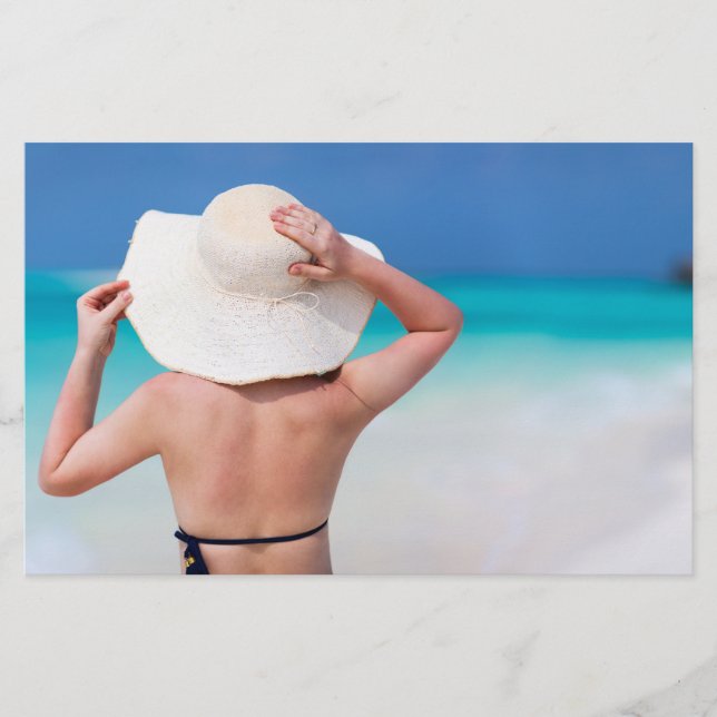Junge Frau am Strand Flyer (Vorne)