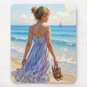 Junge Frau am Strand Mousepad