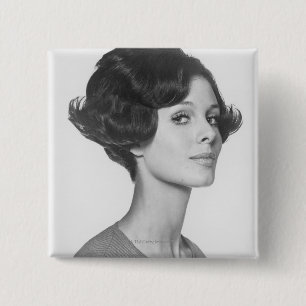 Junge Frau Button