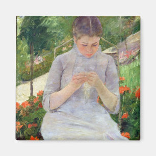 Junge Frau Nähen im Garten, c.1880-82 Magnet