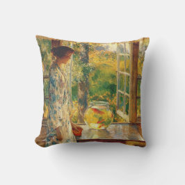 Junge Frau neben einer Goldfischschüssel (Childe H Kissen