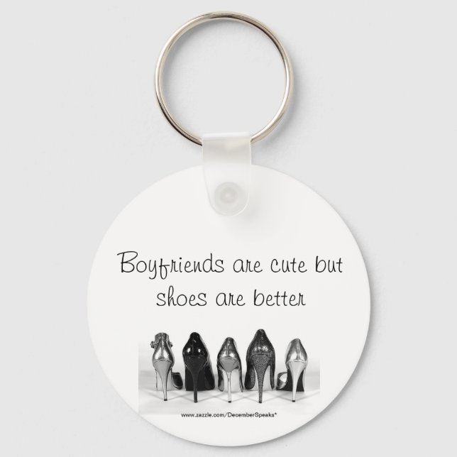 Junge Freunde sind niedlich, aber Schuhe sind bess Schlüsselanhänger (Vorderseite)