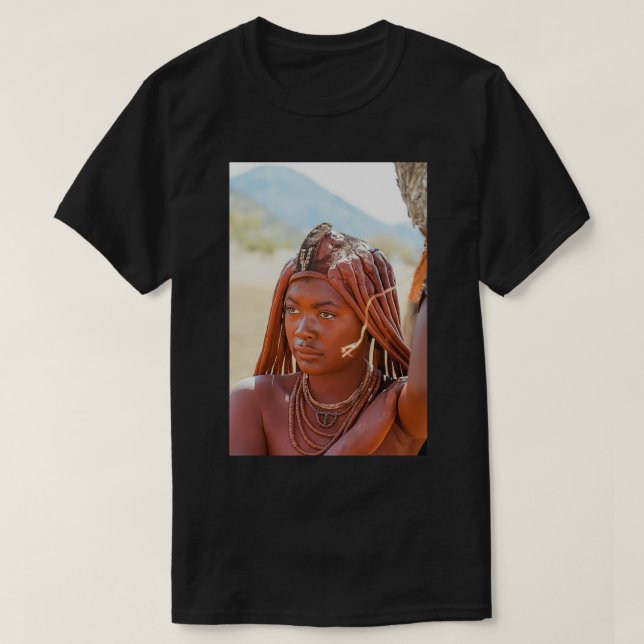 Junge Himba-Frau mit Kopfbedeckungen und Dekoratio T-Shirt (Design vorne)