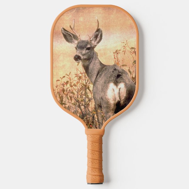 Junge Hirsche in Wildblumen mit grungy Texture Art Pickleball Schläger (Vorderseite)