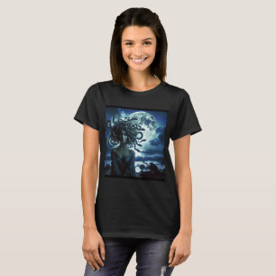 Junge Hübsche Medusa am Mond und Ozean T-Shirt