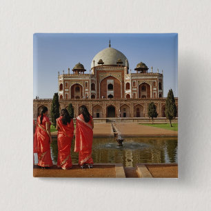 Junge indische Damen und Humayun-Mausoleum, Delhi, Button
