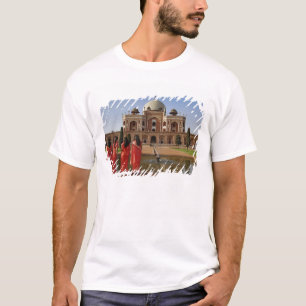 Junge indische Damen und Humayuns Grabmal, Delhi, T-Shirt