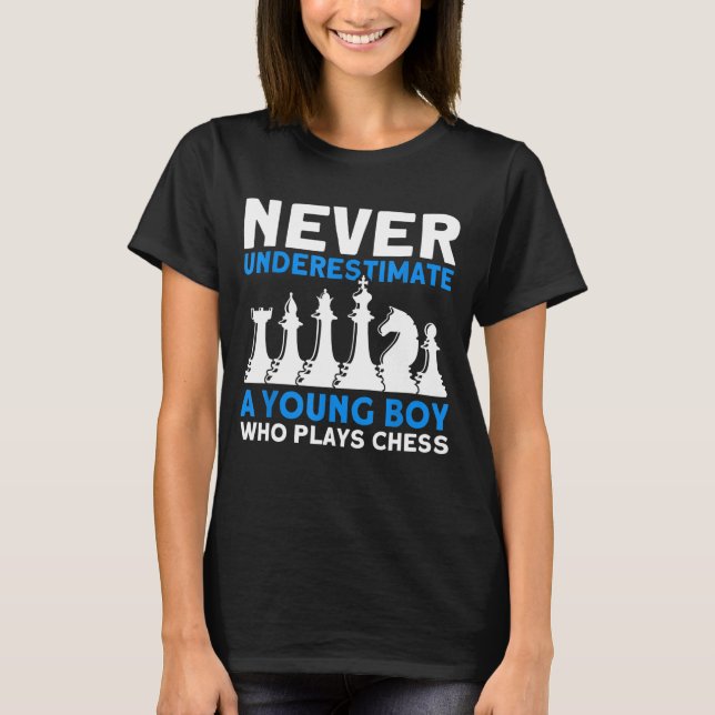 Junge Junge, der Schachspieler spielt T-Shirt (Vorderseite)
