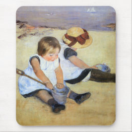 Junge Kinder, die am Strand spielen (Mary Cassatt) Mousepad
