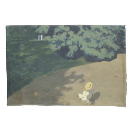 Junge Mädchen, die nach einem Roten Ball laufen (K Kissenbezug