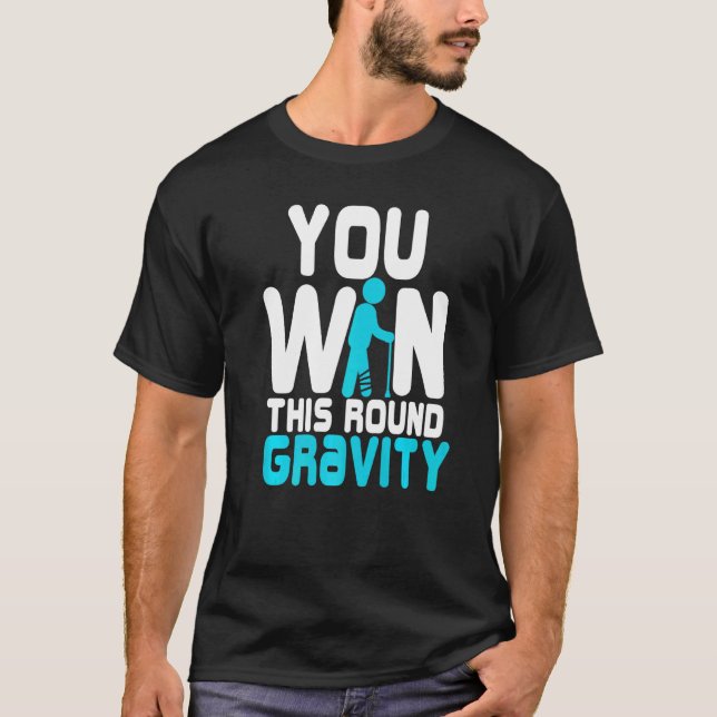 Junge Männer, die in diesem Runde Gravit gewinnen, T-Shirt (Vorderseite)