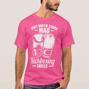 Junge mit einigen verrückten Kickboxing-Fähigkeite T-Shirt