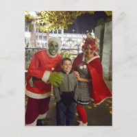 Junge mit Grinch und Cindy Lou Who