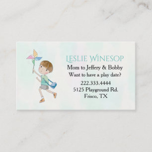 Junge mit Pinwheel Mommy Play Date Card Telefonnummerkarte