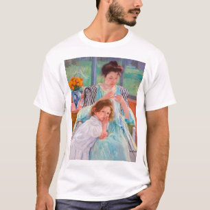 Junge Mutter Nähen, Mary Cassatt T-Shirt