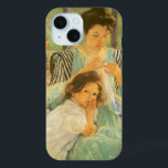 Junge Mutter Nähen von Mary Cassatt, Vintag Art iPhone 15 Hülle<br><div class="desc">Young Mother Sewing (c. 1900) von Mary Cassatt ist ein Vintager Impressionismus feine Kunst Familie Portrait Gemälde. Ein Mädchen, ihre Tochter, lehnt sich auf ihren Schoß. Hinter ihnen steht eine Vase mit einem Strauß Blume. Eine Mutter reparierte Kleidung mit einem Kind. Über die Künstlerin: Mary Stevenson Cassatt (1844-1926) war eine...</div>