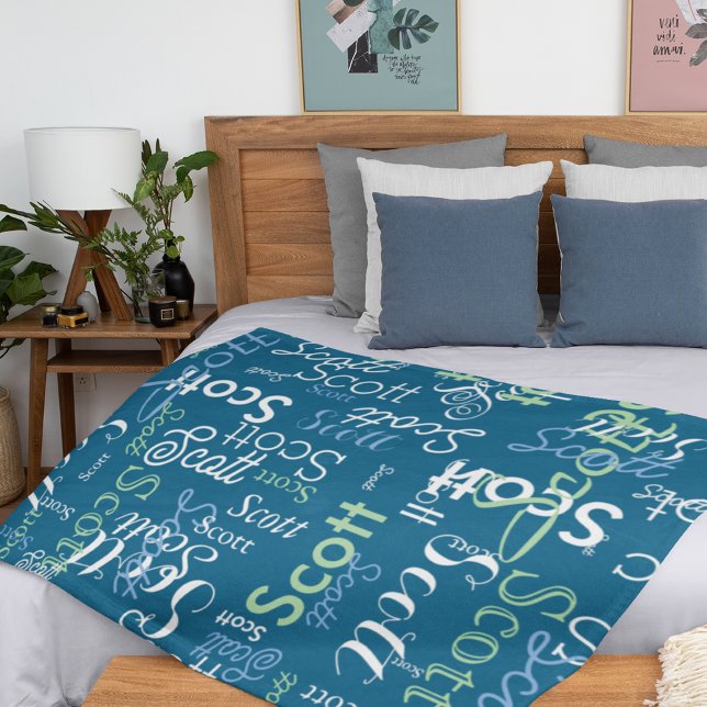 Junge Name Typografie Ozeanblau Farbe Fleecedecke (Von Creator hochgeladen)