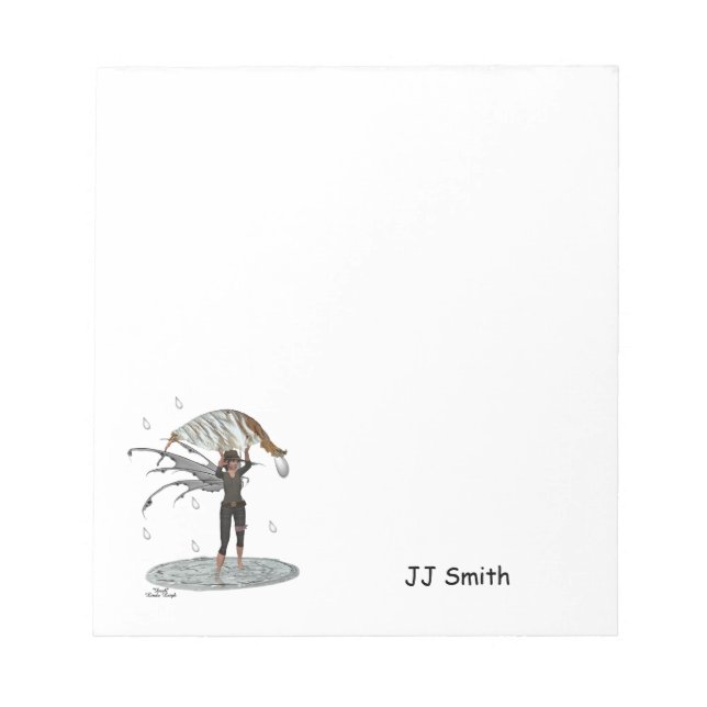 Junge Regenmantel mit leerem Notepad Notizblock (Vorderseite)