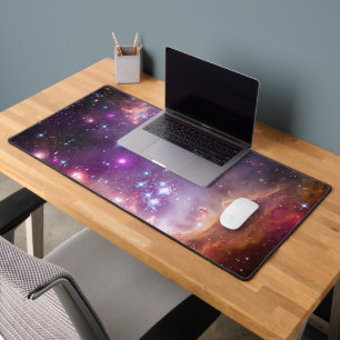 Junge Sterne in der kleinen Zauberwolke. Schreibtischunterlage