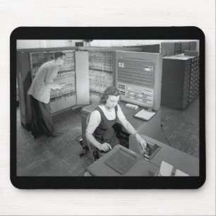 Junge trifft Mädchen, Computer-Dating, im Vintage- Mousepad