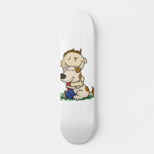 Junge umarmt liebevoll seinen Hund  Rückenfarbe Skateboard