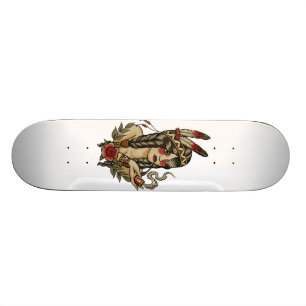Junge Ureinwohnerfrau Skateboard