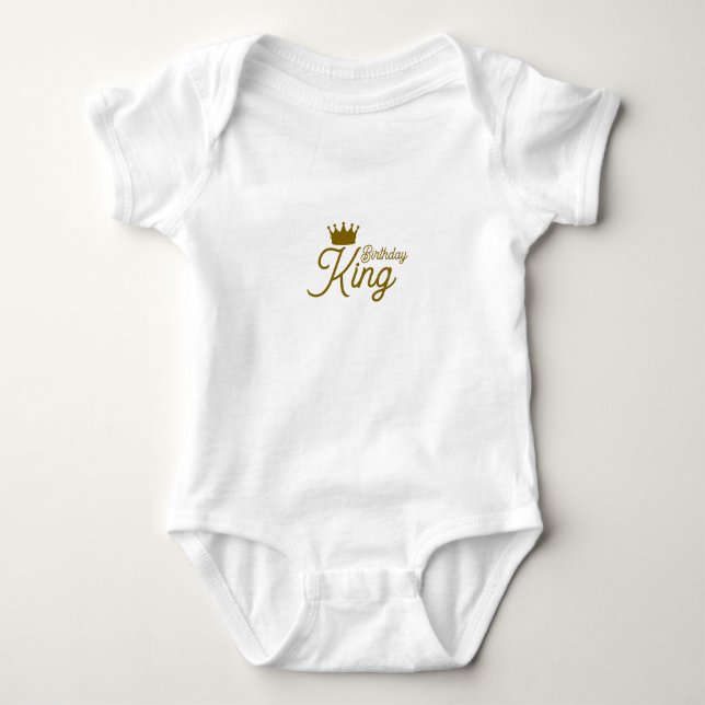 JUNGE VERWÖHNT SUITE BABY STRAMPLER (Vorderseite)