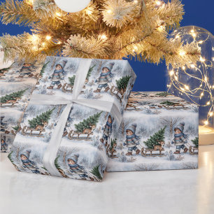 Junge zieht einen altmodischen Schlitten mit Tanne Geschenkpapier