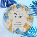 Jungen 1. Geburtstag Party Blue Ecru Safari Pappteller<br><div class="desc">Diese Teller zum ersten Geburtstag dieser Jungelsafari-Junge mit dem Thema "Wild One" sind mit Goldfolien-Tieren (Giraffe,  Löwen und Affen),  Goldblättern und blauen Dschungelblättern sowie einer Sprinklerei Goldkonfetti auf ecru-Hintergrund ausgestattet. Fügen Sie den Namen des Geburtstagsjungen und anderen Text in schwarz hinzu.</div>