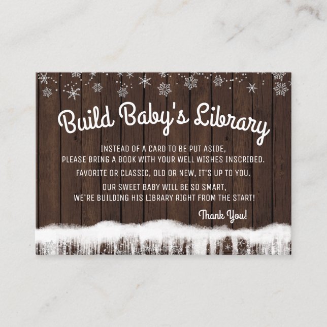 Jungen bringen eine Buchkarte Rustikale Holzschnee Begleitkarte (Vorderseite)