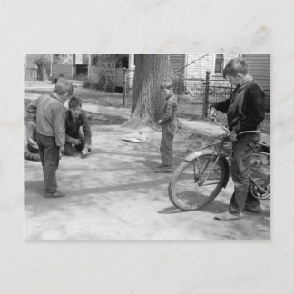Jungen, die Marmor spielen, Woodbine, Iowa, 1940 Postkarte