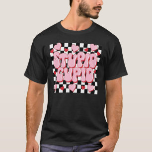 Jungen, die sich für den Valentinstag in den Kinde T-Shirt