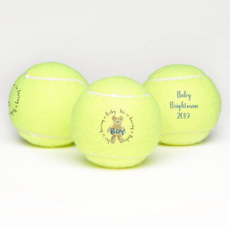 Jungen-Geschlecht decken Tennisball mit Teddybären Tennisbälle