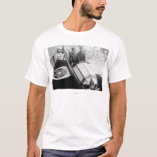 Jungen in einem Seife-Box-Auto T-Shirt
