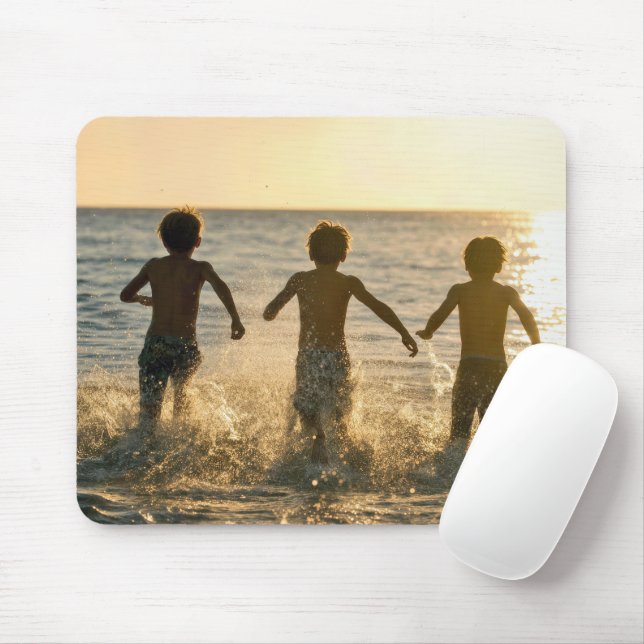 Jungen laufen ins Meer Mousepad (Mit Mouse)