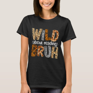 Jungen lustiges wildes Tier über das Lesen von Bru T-Shirt