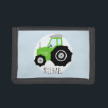 Jungen Niedlicher grüner Zuchttraktor mit Namen Ki Tri-fold Geldbeutel<br><div class="desc">Dieses coole und niedliche Design verfügt über einen grünen Traktor-Cartoon und kann mit dem Namen Ihres Jungen personalisiert werden. Perfekt als junger Bauer oder Traktorfreund als erstes Portemonnaie! Karo in unserem Shop für andere einzigartige Designs.</div>
