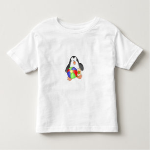Jungen-Pinguin am Strand Kleinkind T-shirt