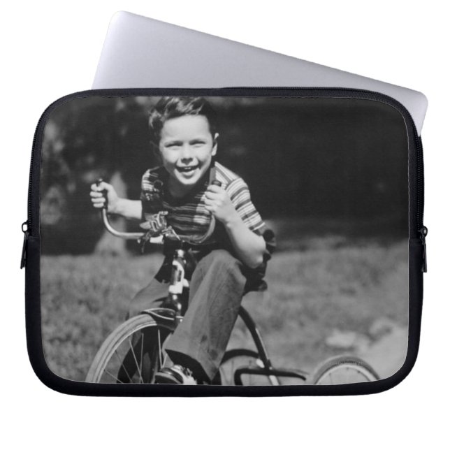 Jungen-Reitdreirad Laptopschutzhülle (Vorderseite)